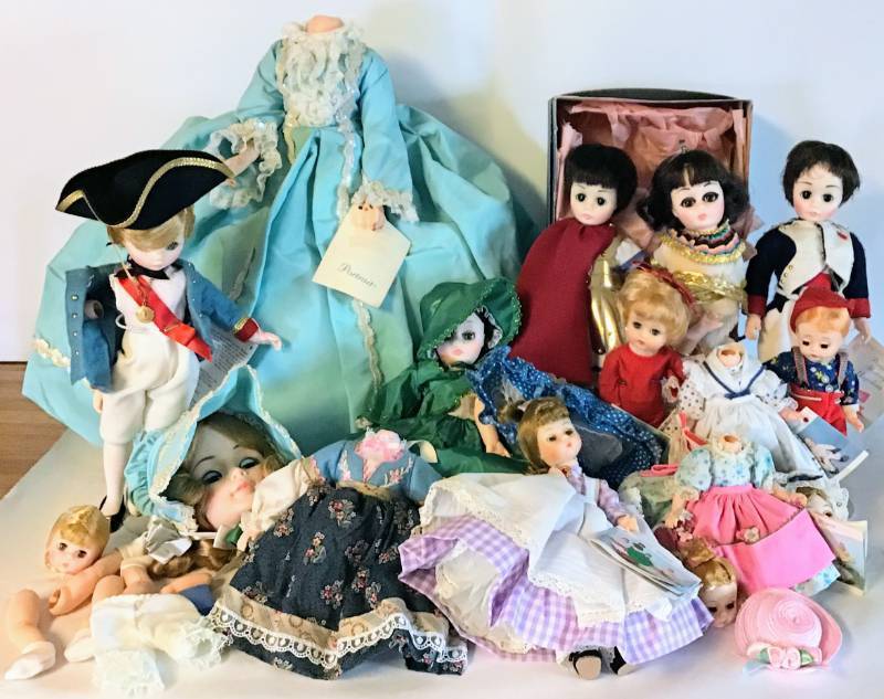 lot 1070 image: Large box full of Madame Alexander dolls - broken