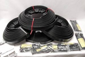 lot 107 image: 4 Rolls of EasyFlex No-Dig Black Plastic Landscape Edging Rolls  Approx 100 Ft
