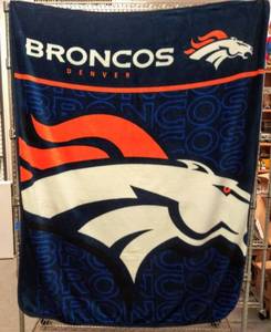 lot 134 image: Super Soft  2010 Denver Broncos Plush Throw (5 x 4) One Sided