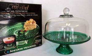 lot 5471 image: Anchor Hocking Wexford 2 Piece Cake Saver  Green Footed Stand Plate  Clear Lid New In the Box