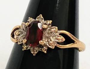 lot 5533 image: Beautiful 10K Garnet () Ring - Sz 6.57  A 144 Stamped Inside