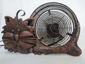 lot 7001 image: Very Unique Cat Shaped Table Fan  Two-Speeds (Works)  Bobbling Head