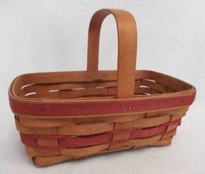 lot 7013 image: 1990 Longaberger Christmas Collection 1990 Edition Gingerbread Basket  10 x 6 x 4