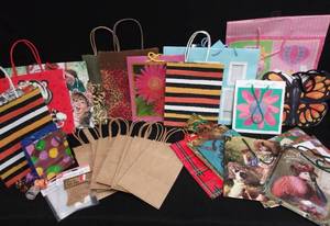 lot 7016 image: 32 New Gift Bags for All Occasions