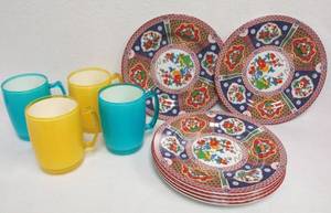 lot 7026 image: Set of 6 Vintage Imari Pattern Melamine Plates  Bonus Colorful Plastic Cups