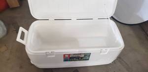 lot 4709 image: Igloo 120-Qt Polar Cooler