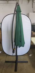lot 4755 image: 9ft Green Retractable Umbrella 8ft Tall