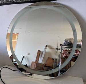 lot 2156 image: Sirius 29.75 Round Vanity Mirror (Light Does Not Come On)