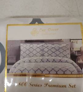 lot 4856 image: Egyptian Comfort Ultra Soft 1800 Count 3 Piece Duvet Cover Set, Queen Size