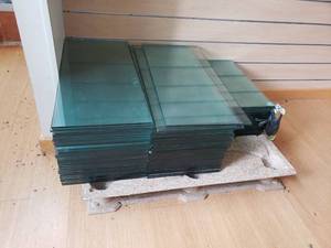 lot 6001 image: Pallet of glass shelving