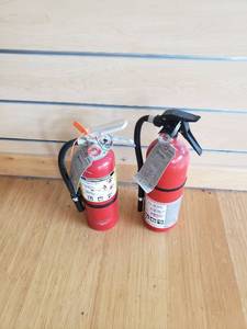 lot 6006 image: (2) fire extinguishers