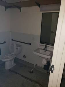 lot 6011 image: contents of bathroom