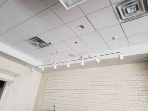 lot 6028 image: Lot 34 lights and tracks