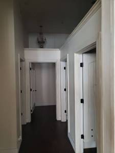 lot 6031 image: Contents of dressing room area