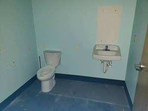 lot 6051 image: Contents of 2 bathrooms