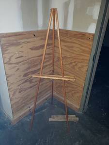 lot 6056 image: easel