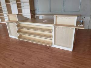 lot 6075 image: Yankee Candle checkout counter