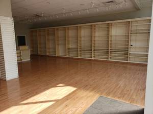 lot 6076 image: Lot of wall shelving units - Yankee Candle