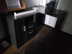 lot 6082 image: corner desk
