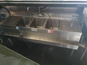 lot 6084 image: 3 compartment bar sink