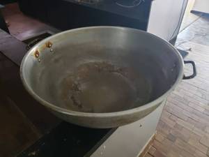 lot 6104 image: Large mixing bowl