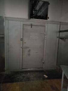 lot 6105 image: Walkin cooler freezer combo