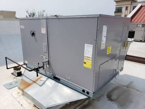 lot 6144 image: 2013 Carrier 7.5 Ton Commercial Packaged Rooftop Gas Heat & Electric Cool Unit