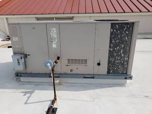 lot 6150 image: 2010 Lennox 7.5 ton KGA092S4BM1G Gas rooftop unit