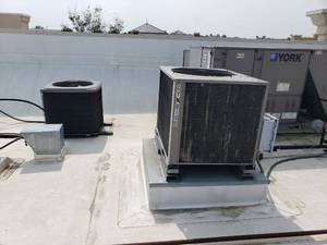 lot 6160 image: Lot (2) rooftop air handlers