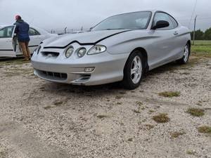lot 7629 image: 2001 Huyandai Tiburan 148,598 Miles - VIN KMHJG25F21U251715