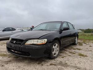 lot 7631 image: 2000 Honda Accord - VIN 1HGCG5556YA064741