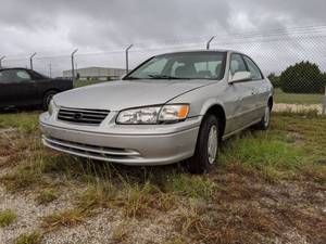 lot 7636 image: 1999 Toyota Camry - VIN 4T1BG22K2YU647126