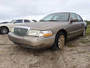 lot 7641 image: 2004 Mercury Grand Marquis GS - VIN 2MEFM74W64X690428