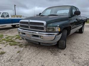 lot 7674 image: 2000 Dodge Ram 1500 V8 - VIN 1B7HC13Z71J199554