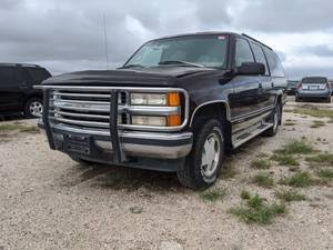 lot 7686 image: 1996 Chevy Suburban 1500 - VIN 1GNFK16R9TJ367307