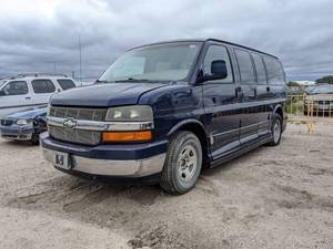 lot 7697 image: 2004 Chevy Express AWD - VIN 1GBFH15T441141539
