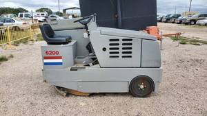 lot 7711 image: Clarke American Lincoln 6200 Floor Cleaner Model 505-501