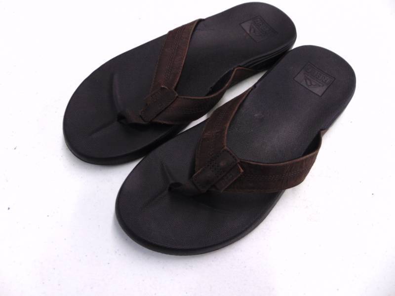 lot 2739 image: Reef Flip Flops - Mens Size 11