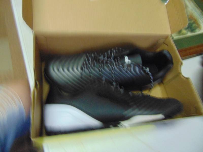 lot 2852 image: Brava Soccer Cleats - MENS 13