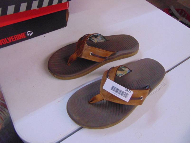 lot 2871 image: George Sandals - Mens 13