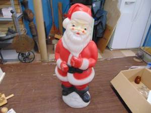 lot 2944 image: 20 Santa Blow Mold