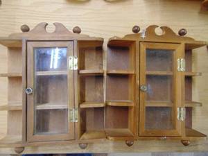 lot 2958 image: 2 Small Knick Knack Shelves