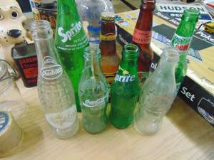 lot 2961 image: Vintage Beer and Pop Bottles