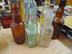 lot 2962 image: Vintage Beer and Pop Bottles