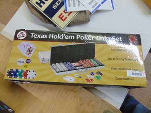 lot 2981 image: Texas Hold-em Poker Chip Set