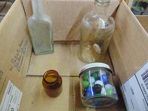 lot 2987 image: Vintage Jars and Marbles