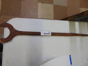 lot 3007 image: Vintage Tractor Wrench - Pry Bar