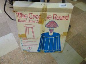 lot 3008 image: Round Craft Table kit