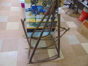 lot 3009 image: Large Hay Grapple - Forks