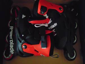 lot 3023 image: Pair of Roller Blades - Childrens Size 2-5